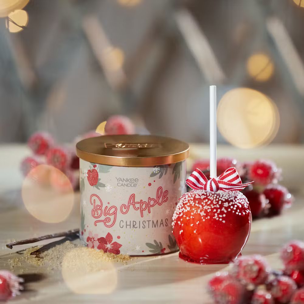 Big Apple Christmas - Image 5